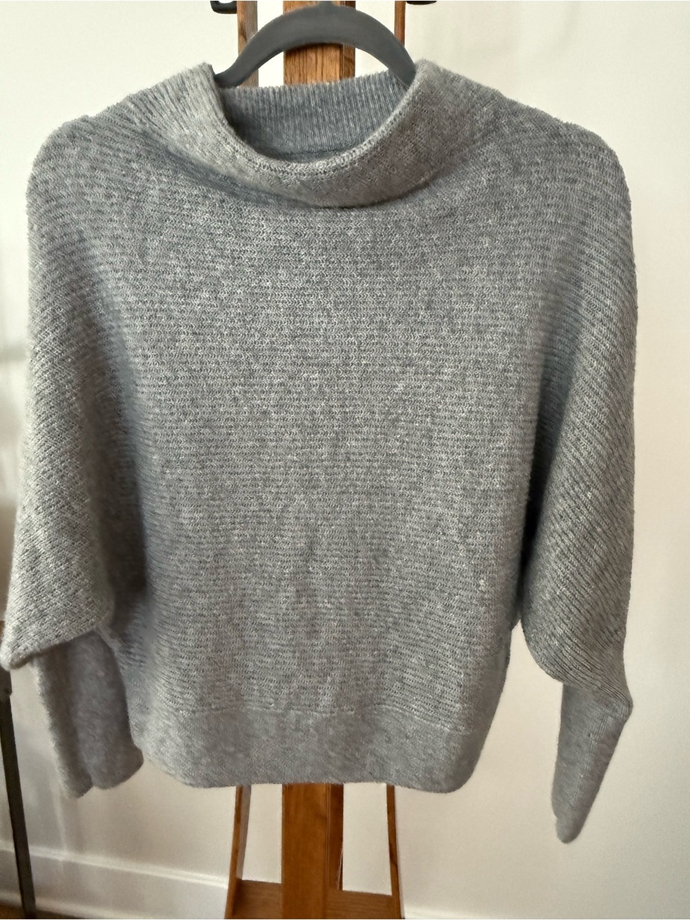 Simply Vera Vera Wang Light Gray Turtleneck Sweater